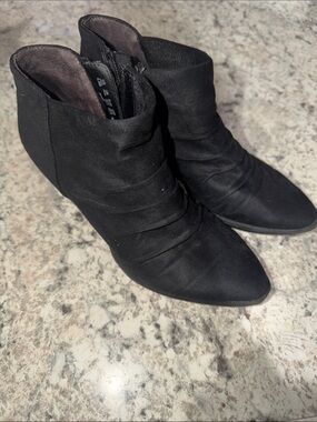 Black Pointed-Toe Ruched Ankle Booties